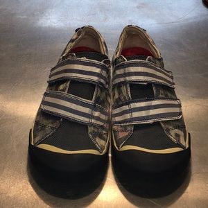 KEEN  cloth sneakers